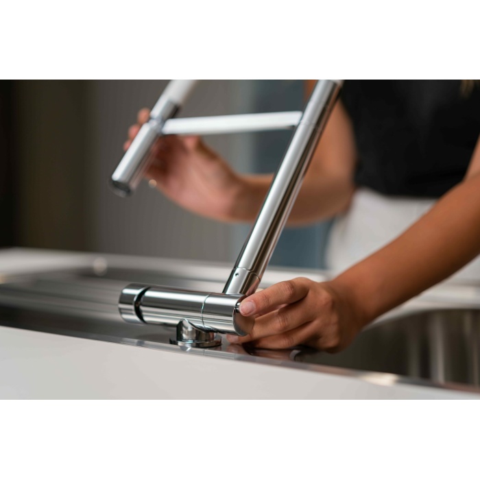 Unterfenster Küchenarmatur mit blau abschwenkbarer Auslauf und abnehmbarer 2 strahl Handbrause - Gesamthöhe abgeschwenkt 4,5 cm
