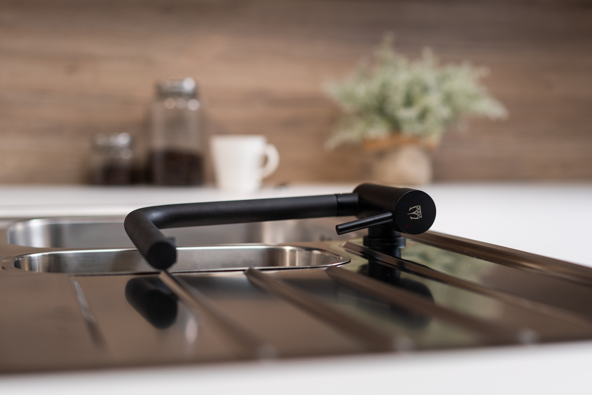 Robinet de cuisine mitigeur Noir Mat rabattable sous fenêtre 45mm bec  pivotant 360°